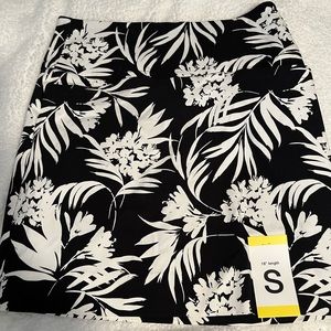 New with tags S.C. & Co.  tummy control skort, size S.